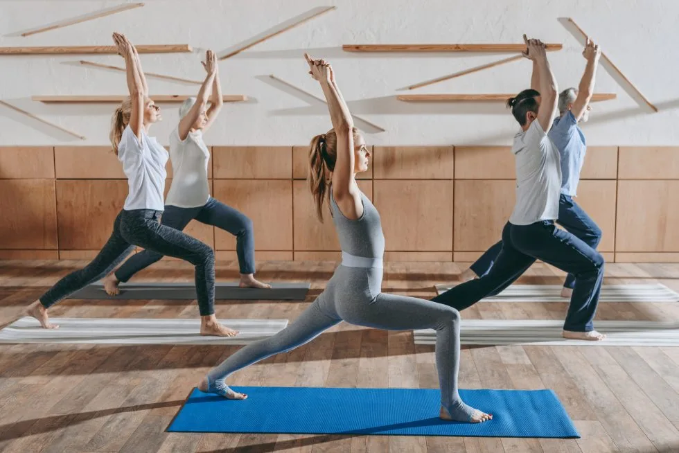 Yoga och Pilates: Skillnaderna och Fördelarna av Båda Träningsformerna